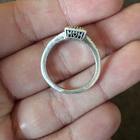 Mothers ring size 9 asking 50$ - Picture 4 of 4